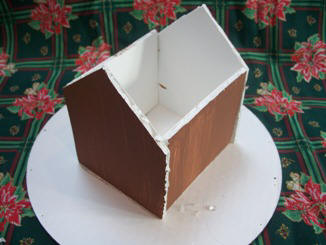 step by step crafting instructions to make a gingerbread house